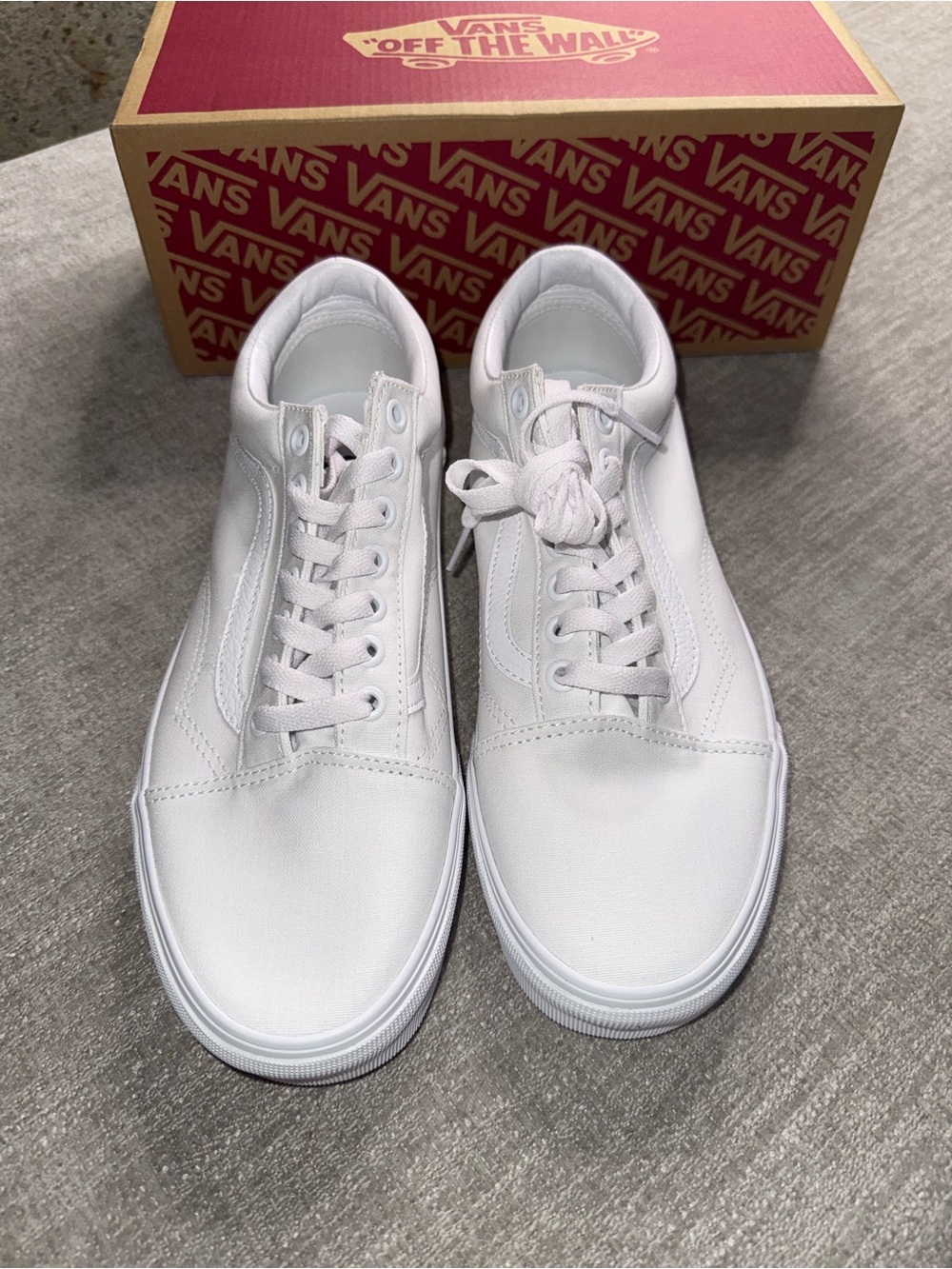 Vans Old Skool True White Sneakers – New With Box Size: Men’s 8.5 / Women’s 10